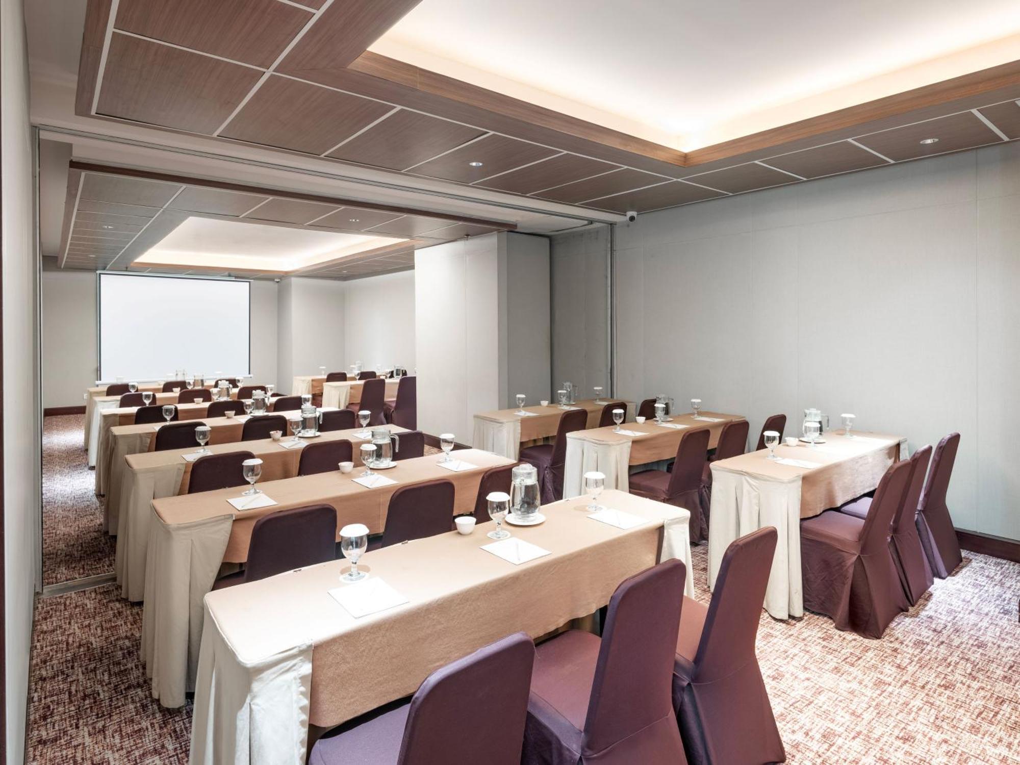 Santika Premiere Bintaro Hotel Serpong Exterior photo