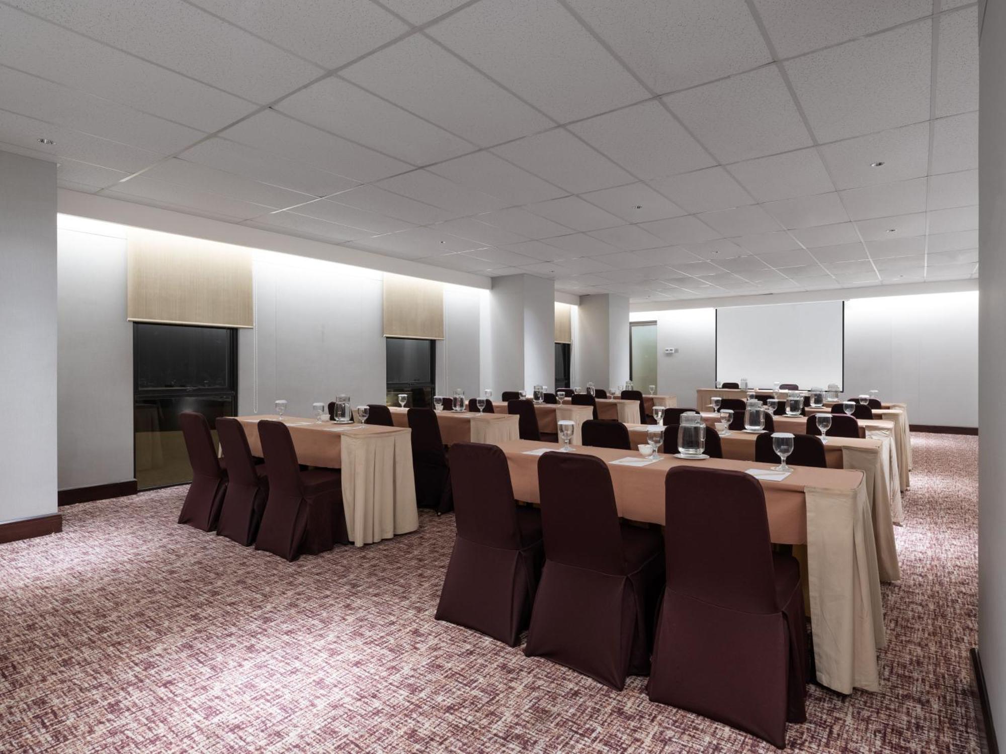 Santika Premiere Bintaro Hotel Serpong Exterior photo