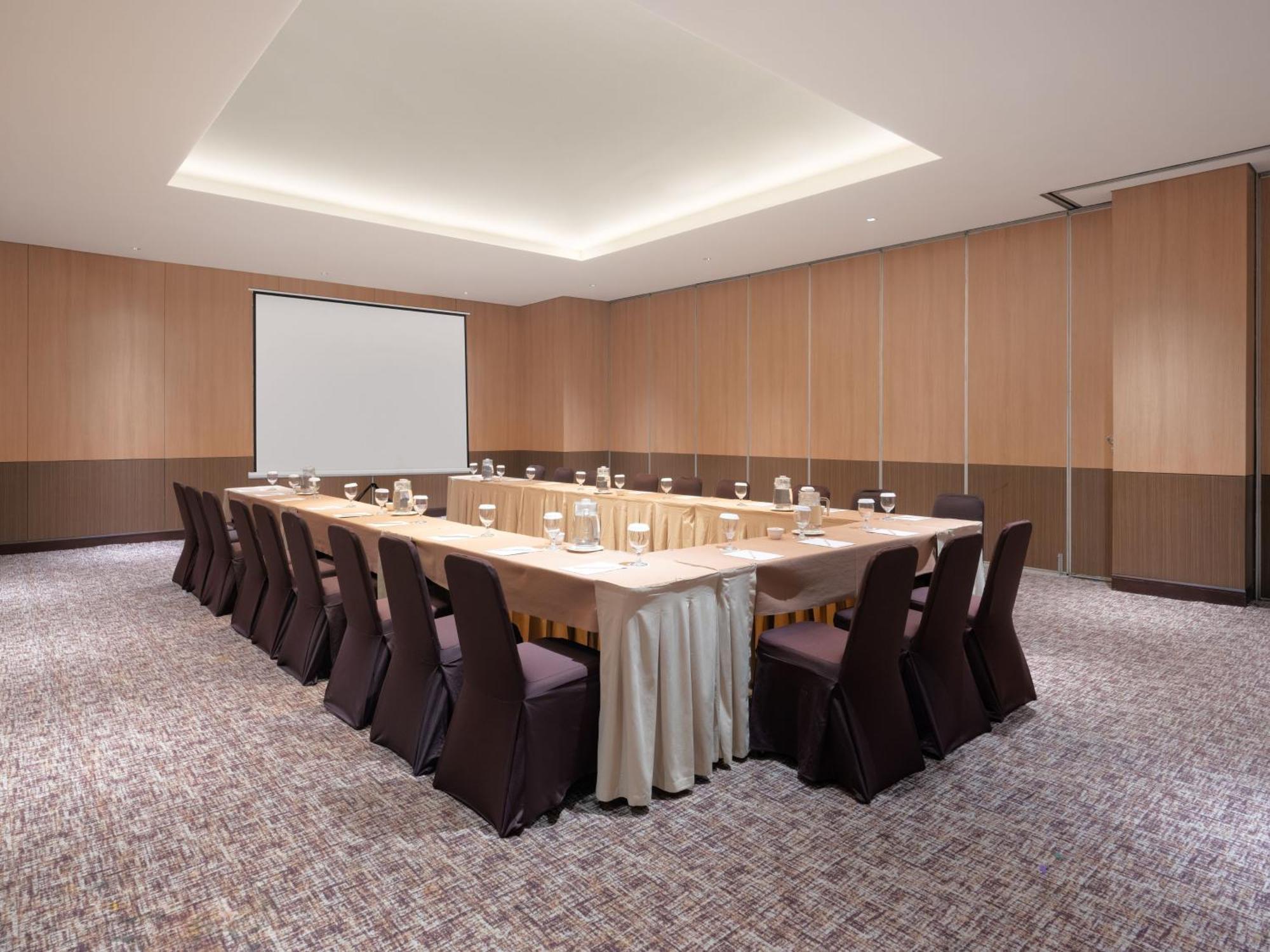 Santika Premiere Bintaro Hotel Serpong Exterior photo