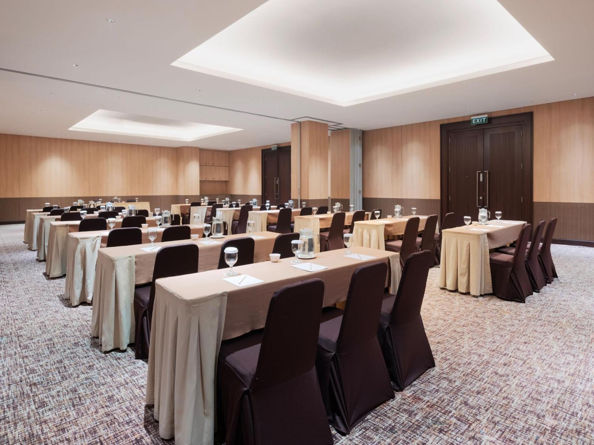 Santika Premiere Bintaro Hotel Serpong Exterior photo