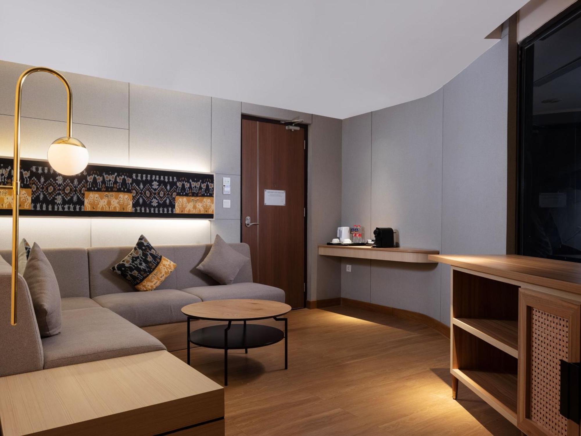 Santika Premiere Bintaro Hotel Serpong Exterior photo