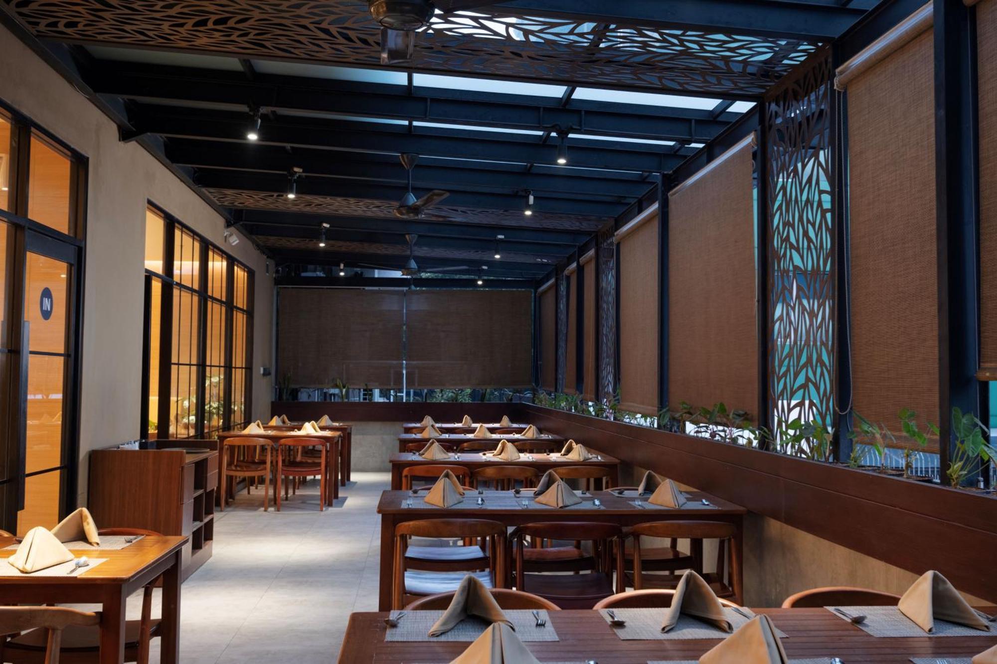 Santika Premiere Bintaro Hotel Serpong Exterior photo