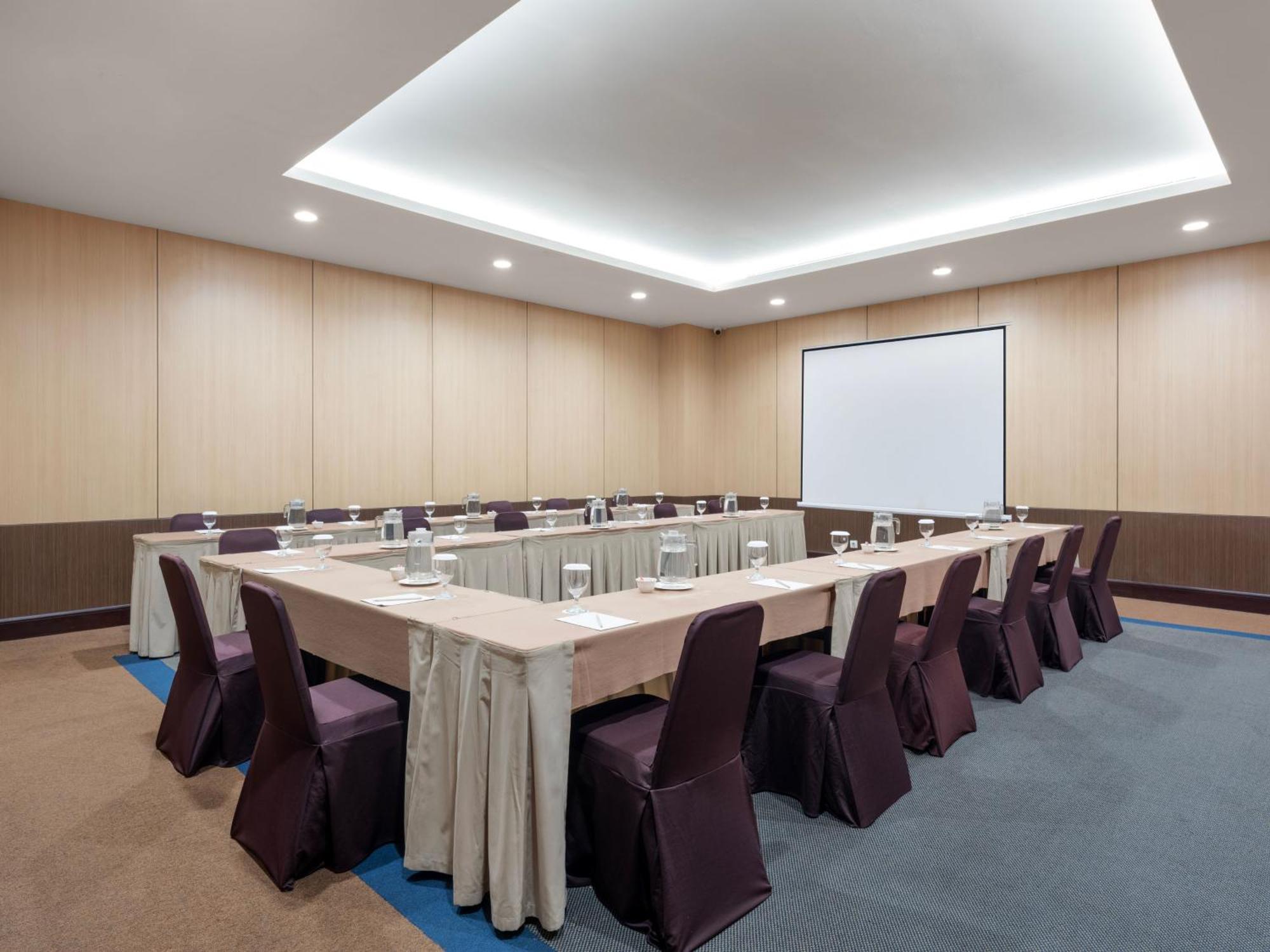 Santika Premiere Bintaro Hotel Serpong Exterior photo