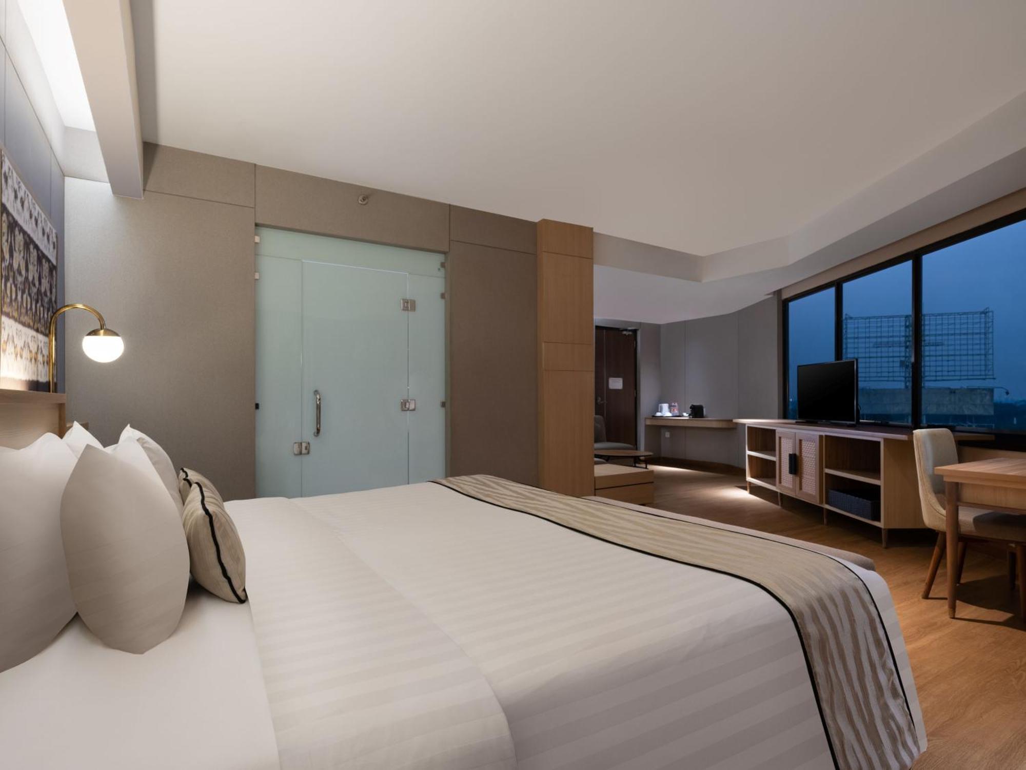Santika Premiere Bintaro Hotel Serpong Exterior photo