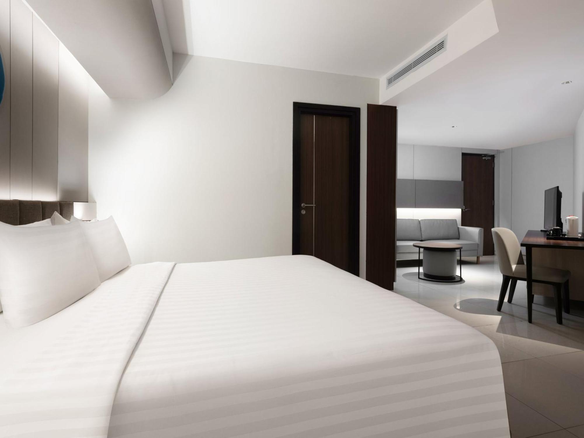 Santika Premiere Bintaro Hotel Serpong Exterior photo